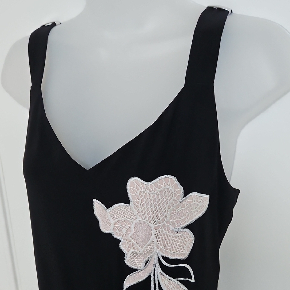 NWT White House Black Market Black and White Sheath Dress V-Neck Floral Detail - Picture 3 of 8